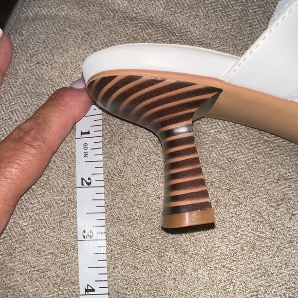 Elegant White Women's Sandals - Picture 6 of 7